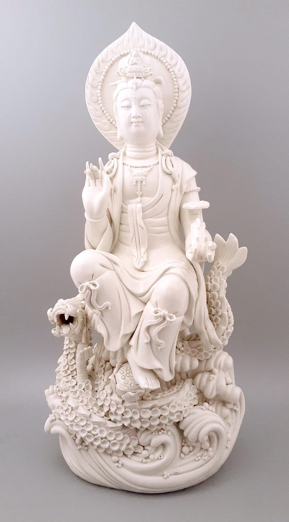 中国の徳化磁器に描かれた龍の玉座に座る観音像 - Etsy 日本