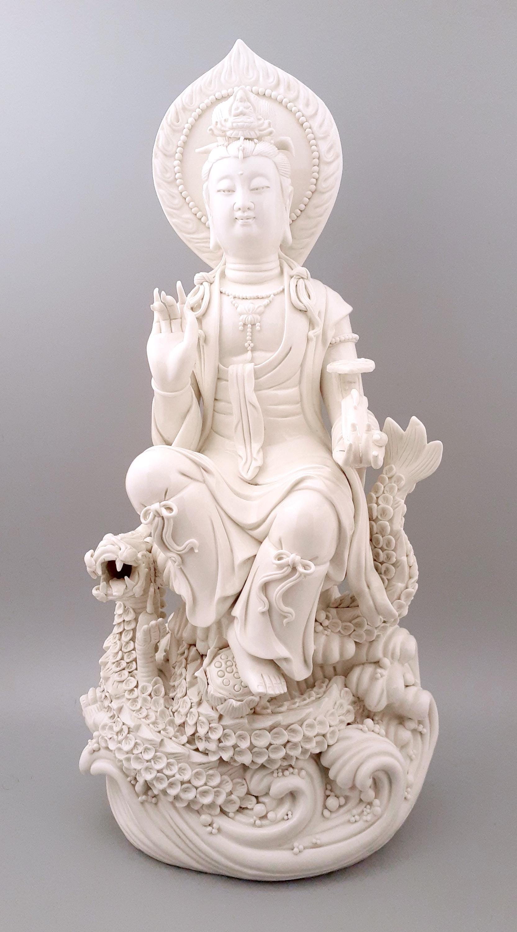 中国の徳化磁器に描かれた龍の玉座に座る観音像 - Etsy 日本
