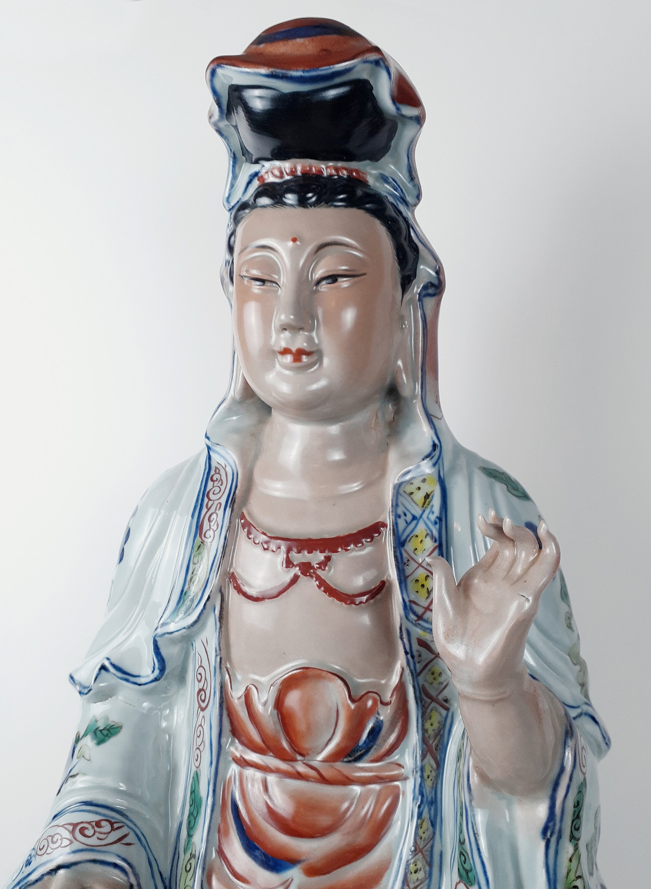 観音菩薩が座る中国の多色釉磁器の山の玉座 - Etsy 日本