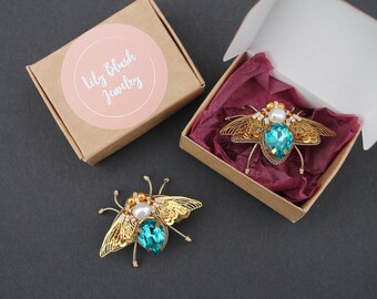 Fly brooch small with metallic wings