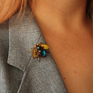 Fly brooch small, embroidered flying insect pin