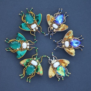 Broche abeille moyenne, épingle insecte volant brodée