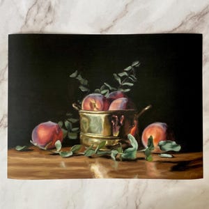 Pesche soffici in una ciotola vintage in rame con rametti di eucalipto di O. Alina / Stampa artistica - 12"x16"