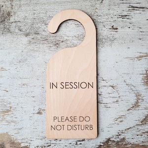 Gebaar in sessie: bezig met therapie of vergadering | Aangepaste deurhanger kantoor, zakelijk bord, sessie in uitvoering, deurbord kleine bedrijven