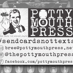 K&ouml;nnte beinhalten: Eine schwarz-wei&szlig;e Visitenkarte mit dem Text "POTTY MOUTH PRESS" und einer Grafik eines Mannes, der den Mittelfinger zeigt. Die Karte enth&auml;lt auch den Text "awful cards for awesome people" und Social-Media-Informationen.