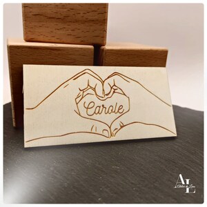 Marque place en bois personnalisé, marque place anniversaire, décoration anniversaire, baptêmes, cérémonie, main coeur