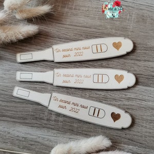 test de grossesse positif en bois, annonce grossesse, carte annonce de grossesse