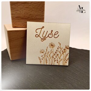 Marque place en bois personnalisé, marque place anniversaire, décoration anniversaire, baptêmes, cérémonie, fleur