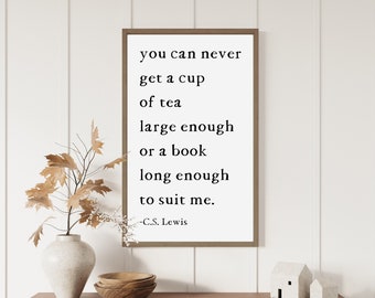 Letrero de madera con cita de C.S. Lewis sobre té y libros, decoración literaria para el hogar.