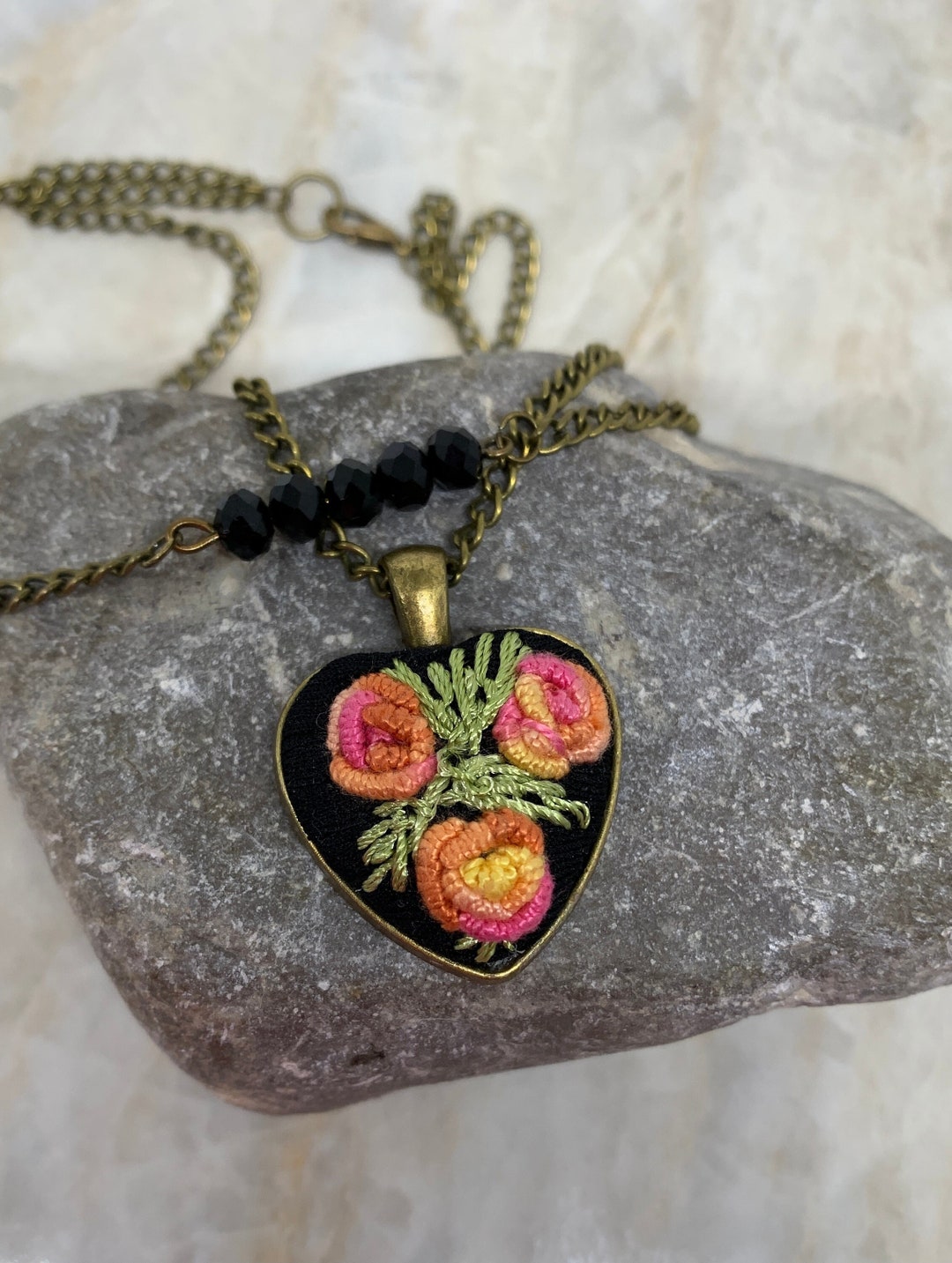 Collier Déclaration Kohls – Strass Rose Laiteux, Chaîne Argent, 18-20 Pouces