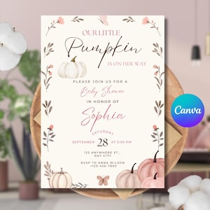 Puede incluir: Una tarjeta de invitación rectangular para baby shower con fondo crema e ilustraciones en acuarela de calabazas, flores y mariposas. El texto dice: Our Little Pumpkin Is On Her Way, Baby Shower, Sophia, September 28.