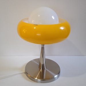 Meblo Guzzini Tischlampe, Harvey Guzzini Gelbe Schreibtischlampe, Mid Century Modern Lampe, Space Age Lampe, Italienisches Design, 70er Lampe, Home Decor