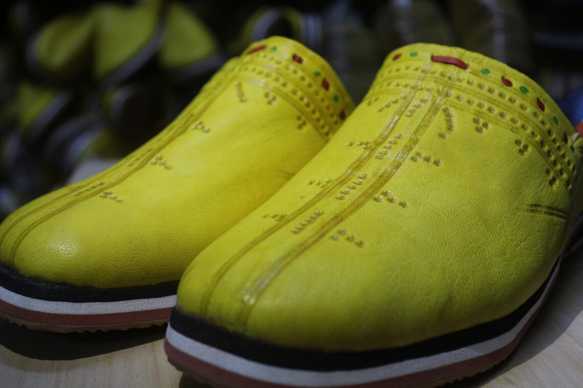 Handmade yellow Moroccan Babouche Men's Slippers – Traditional Leather Shoes from Marrakech