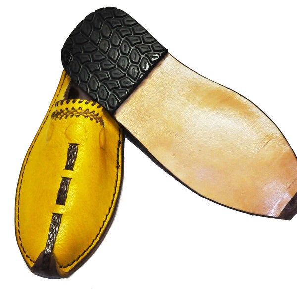 Babouche jaune marocaine, chaussons pour hommes, chaussures faites à la main, chaussures en cuir, cuir biologique, chaussons berbères, mules, teints à la main, cadeau pour lui.