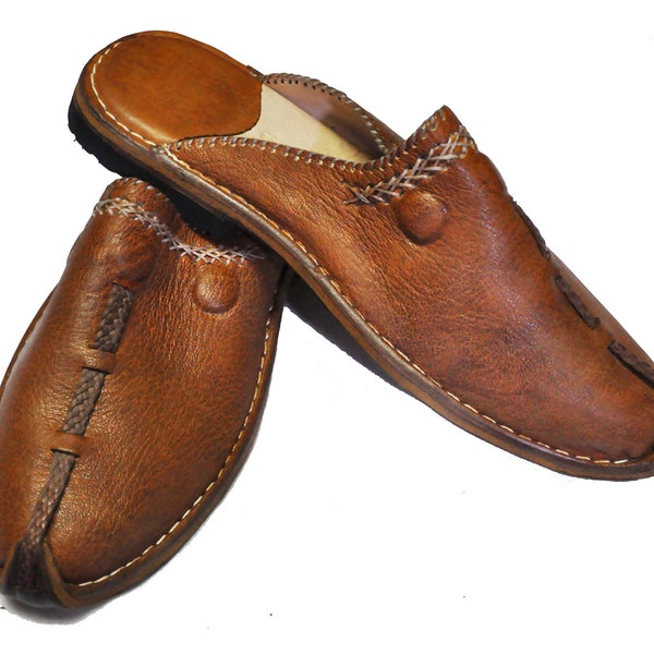 Babouche marron marocaine, chaussons pour hommes, chaussures faites à la main, chaussures en cuir, cuir biologique, chaussons berbères, mules, teints à la main, cadeau pour lui.