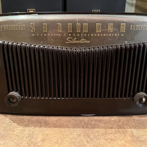 Restored 1949 Sears Silvertone 9005 AM Tube Radio With Auxiliary Input Bluetooth Ready