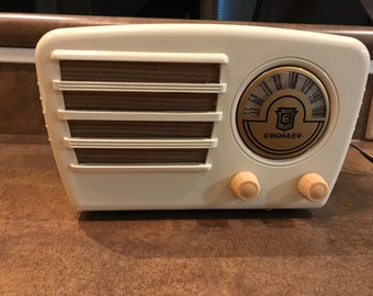 Pristine Restored Crosley Model 9-120W In Ivory White Bakelite Case