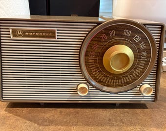 Pristine Restored Motorola AT25BN AM Tube Radio From 1959 - MCM - Bluetooth Ready