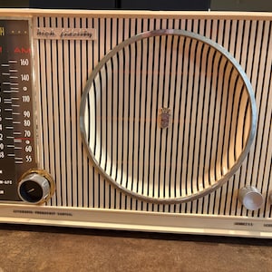 Classic Zenith H845 High Fidelity AM/FM Tube Radio Bluetooth Ready From 1964