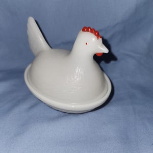 Vintage White Milk Glass Hen on Nest: Indiana Glass Co. 1940s