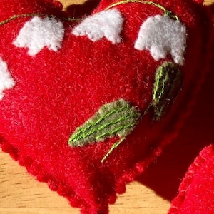 Corazones de San Valentín de fieltro con Rojo