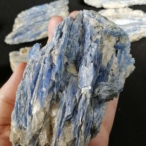 Kyanite Disthen blue crystal level, very good quality, price per 500 grams, healing stone, collector, decoration, showcase, meditation, gift, orgone image 5