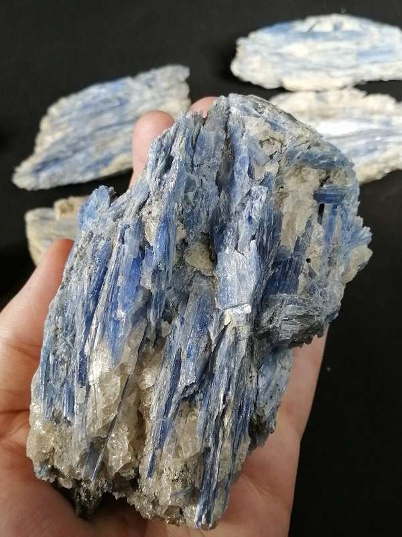 Kyanite Disthen blue crystal level, very good quality, price per 500 grams, healing stone, collector, decoration, showcase, meditation, gift, orgone image 5