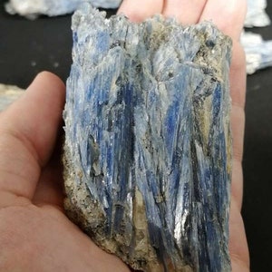 Kyanite Disthen blue crystal level, very good quality, price per 500 grams, healing stone, collector, decoration, showcase, meditation, gift, orgone image 4