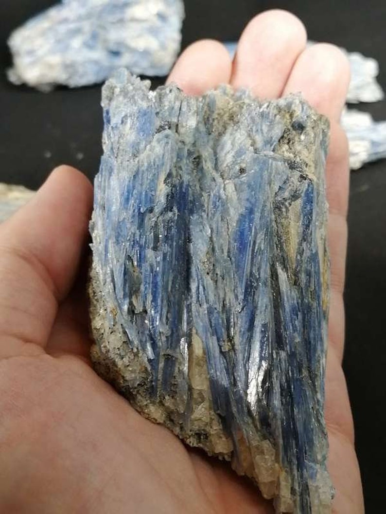Kyanite Disthen blue crystal level, very good quality, price per 500 grams, healing stone, collector, decoration, showcase, meditation, gift, orgone image 4