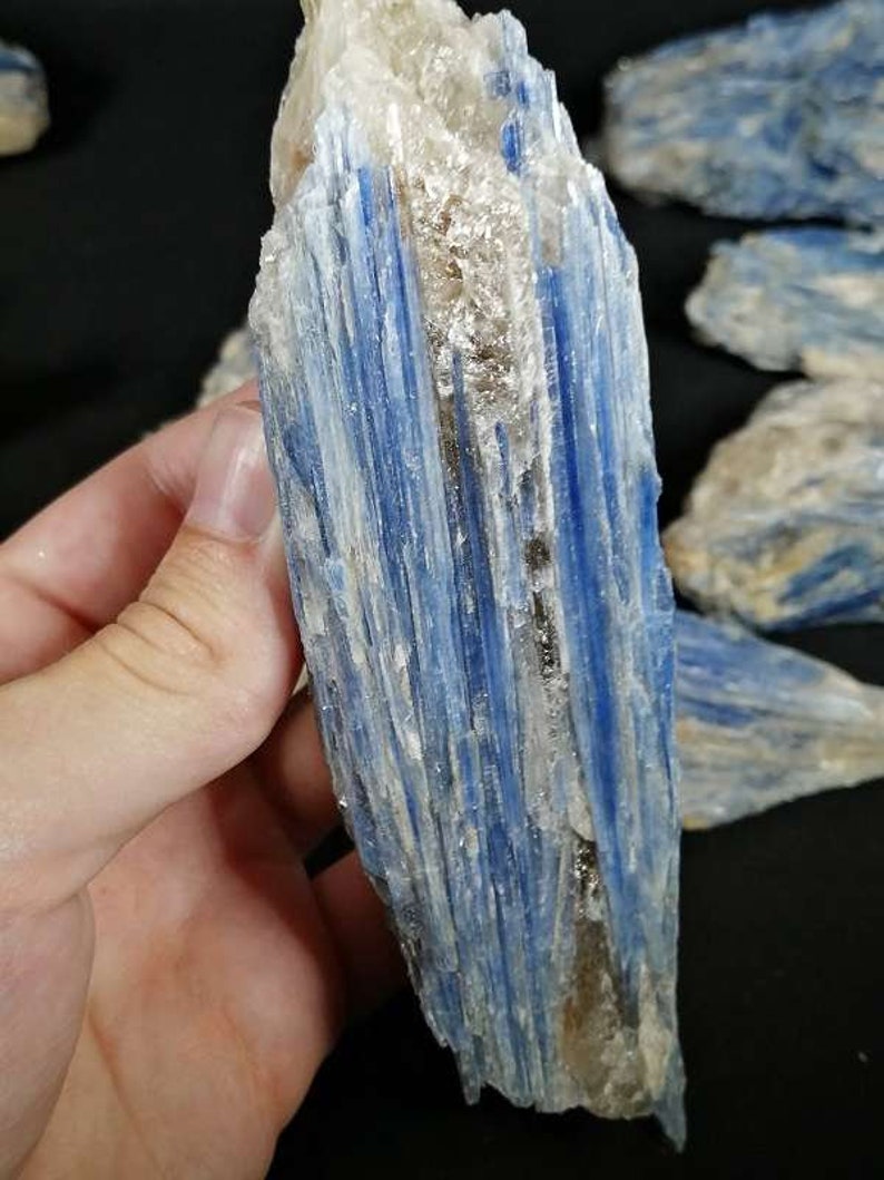 Kyanite Disthen blue crystal level, very good quality, price per 500 grams, healing stone, collector, decoration, showcase, meditation, gift, orgone image 1