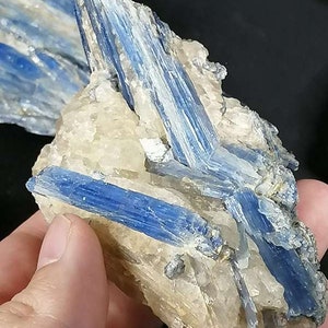 Kyanite Disthen blue crystal level, very good quality, price per 500 grams, healing stone, collector, decoration, showcase, meditation, gift, orgone image 2