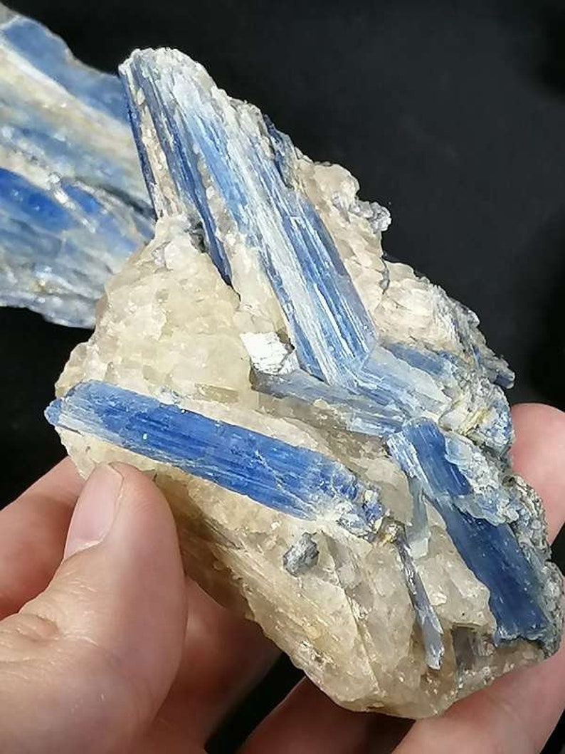 Kyanite Disthen blue crystal level, very good quality, price per 500 grams, healing stone, collector, decoration, showcase, meditation, gift, orgone image 2