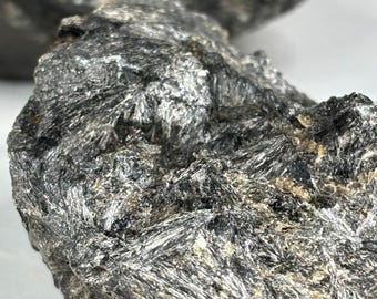 Pierres brutes sans amiante Anthophyllite de la meilleure qualité Astrophyllite Anthophyllite ardoise Suède Ferro-Anthophyllite en gros meulage polissage