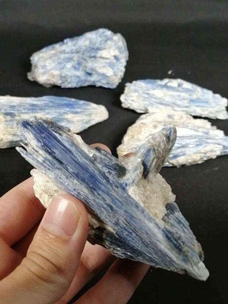 Kyanite Disthen blue crystal level, very good quality, price per 500 grams, healing stone, collector, decoration, showcase, meditation, gift, orgone image 3