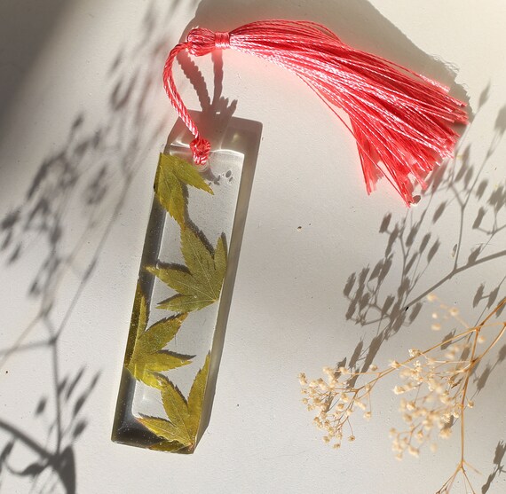 Handmade Pressed Flower Resin Mini-Bookmark | Gift for Reader | Gift for Book Lover