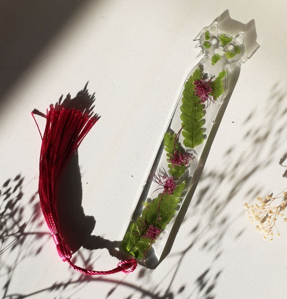 Handmade Pressed Flower Cat-Shaped Resin Bookmark | Gift for Reader | Gift for Book Lover | Cat Lover