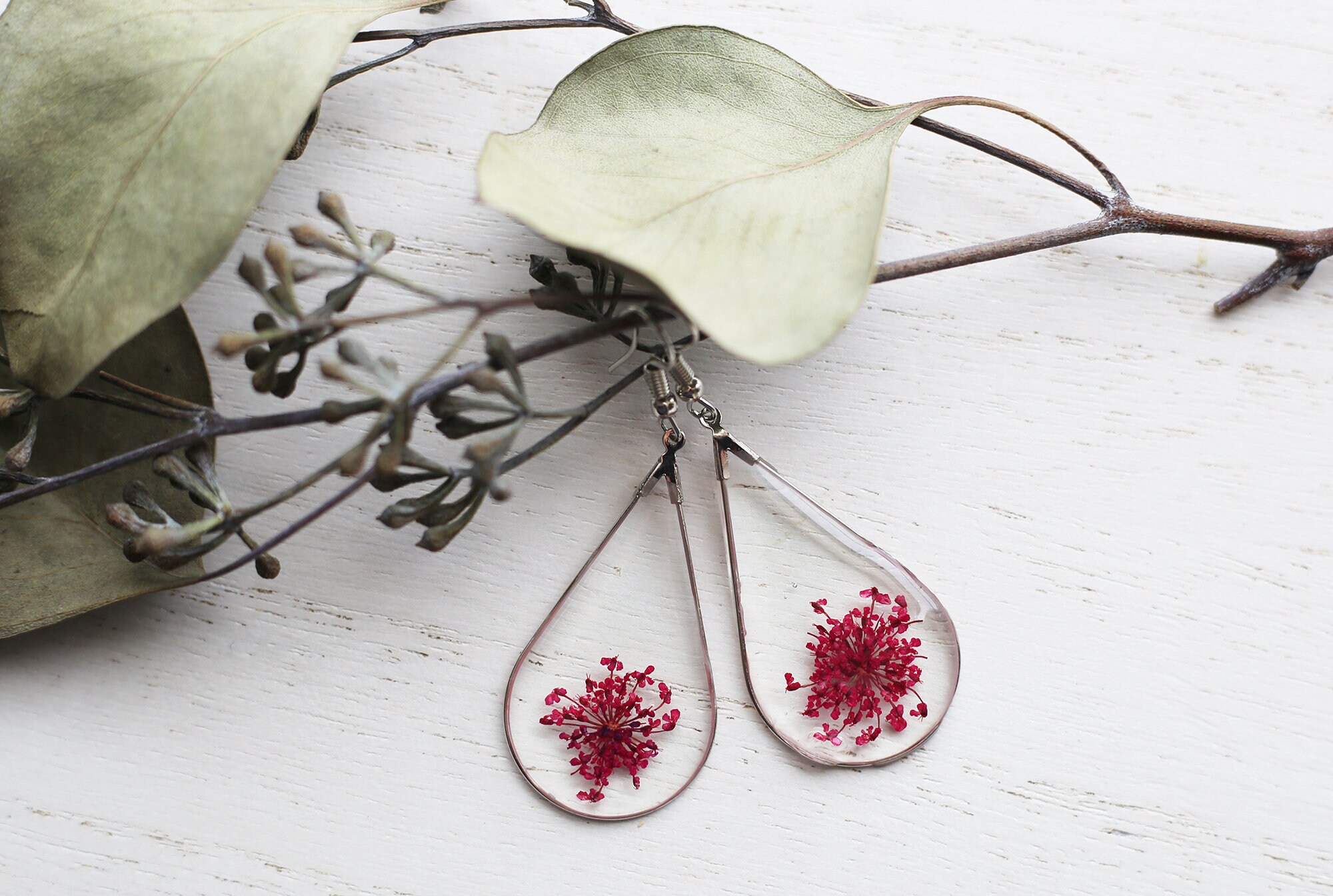 Resin Jewelry Botanical Jewelry Resin earring white Dried Flowers Boho Jewelry Gift for Her Cool Earring Pressed Flowers