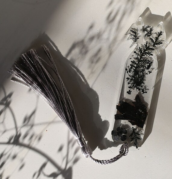 Handmade Pressed Flower Cat-Shaped Resin Mini Bookmark | Gift for Reader | Gift for Book Lover | Cat Lover