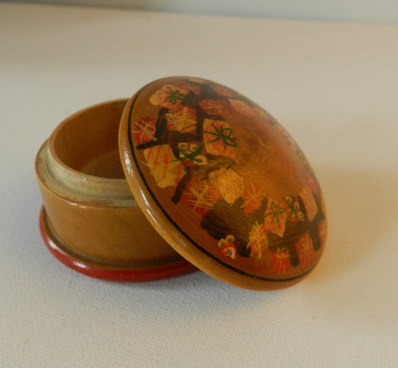 70s Dutch  wooden pill or ring box/trinket - image 2