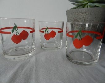 Vintage- 80s-Very cute Italian Limonade  Cherry glassware