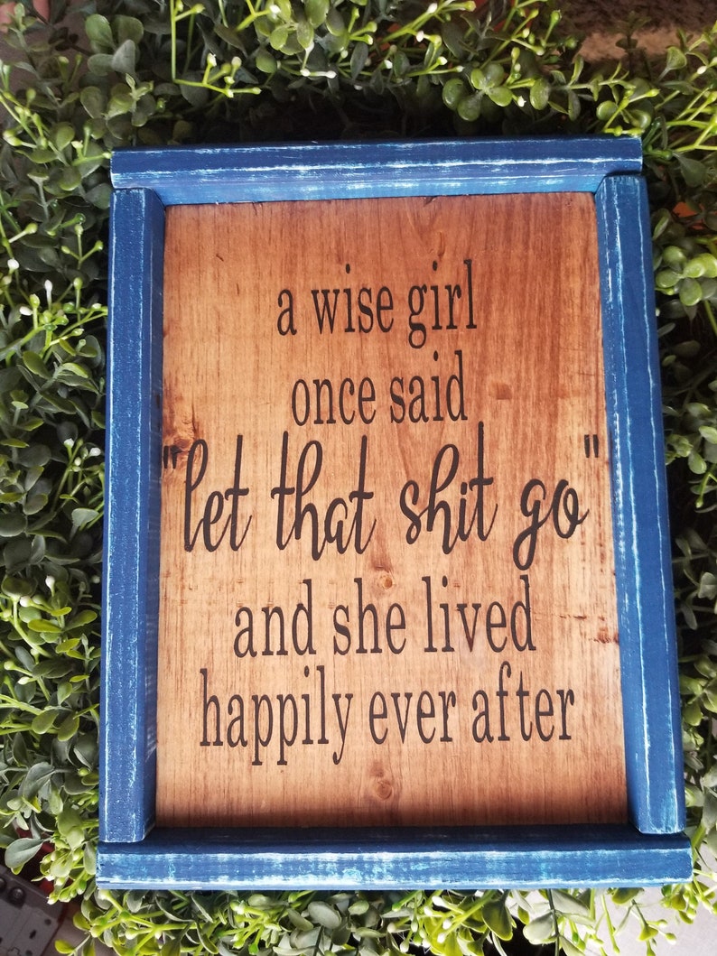 Une fille sage a dit une fois signe de bois signe de