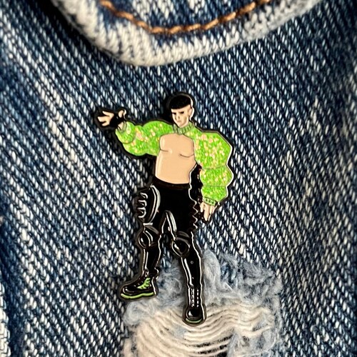 Pin de esmalte de Eurovisión de Kaarija