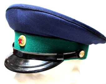 Czapka sztabowa dowódcy młodzieżowego WOKhR ZSRR z 1969 r.: pamiątki z zimnej wojny
