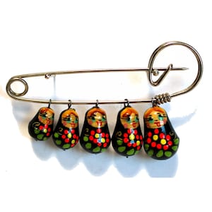 Broche Vintage Avec Poupée Russe - Argenté - Occasion Avec Usure Du Temps