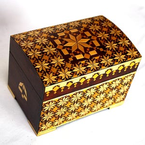Vintage Design #20 Handmade Wood Straw Inlay Unique Chest Box Hinged Lid Made in 1990s  in Zhlobin Belarus  Arts & Crafts Factory Tag #98