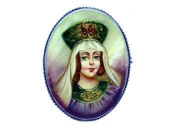 Broche vintage de nácar pintado a mano: Retrato de una noble rusa n.° 48