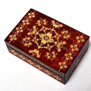 Vintage Design #16 Handmade Wood Straw Inlay Unique Trinket Box Hinged Lid Made in 1990s  in Zhlobin Belarus  Arts & Crafts Factory Tag #92