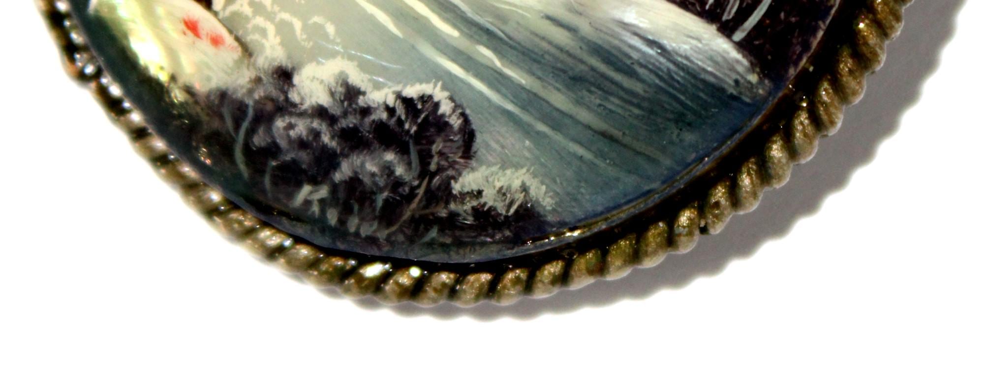 Broche Russe Fedoskino En Nacre Peinte - Paysage D'hiver - Bijou Fantaisie Femme