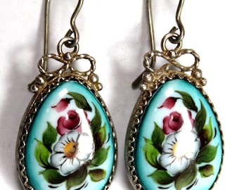 Boucles d’oreilles Empire en or, perles et émaux