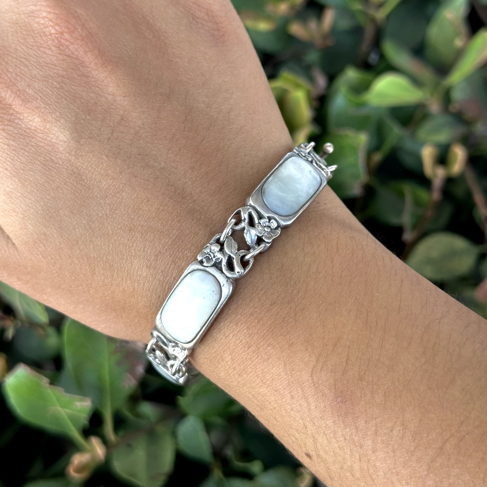 【silver 925】 18kコーティング ブレスレット vintage Vintage 925 Sterling Silver Ken's Mother of Pearl Station Toggle